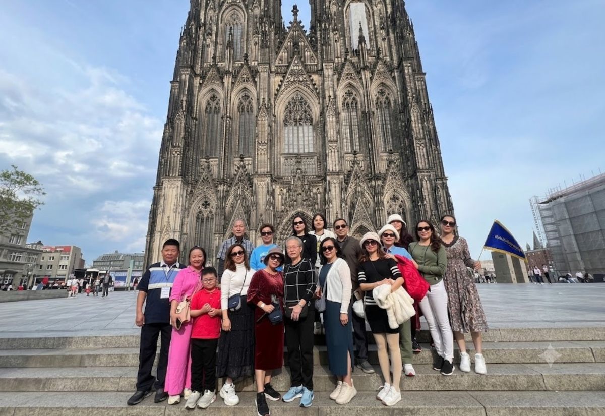 Đoàn Du lịch Hoàn Mỹ khám phá vẻ đẹp cổ kính của thành phố Cologne.