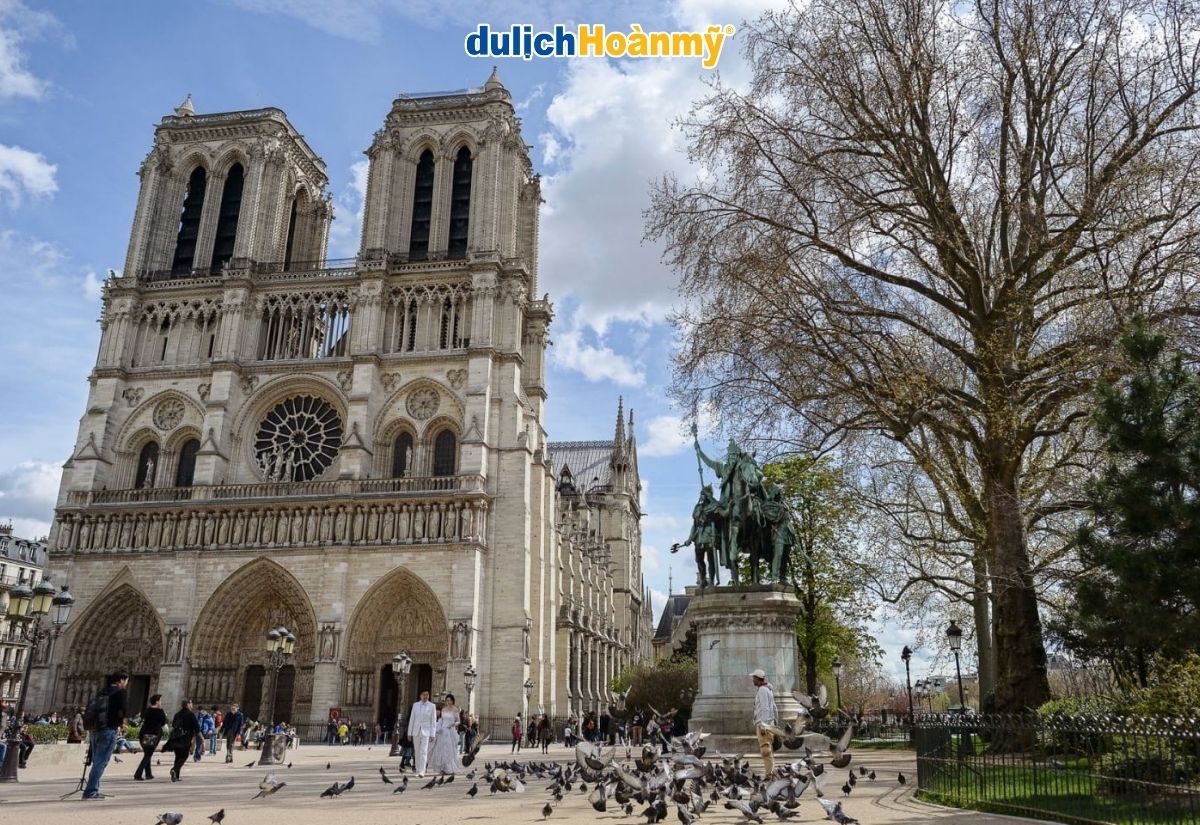 Bảo tàng Louvre – Viên ngọc văn hóa giữa lòng Paris 11 Nhà Thờ Đức Bà