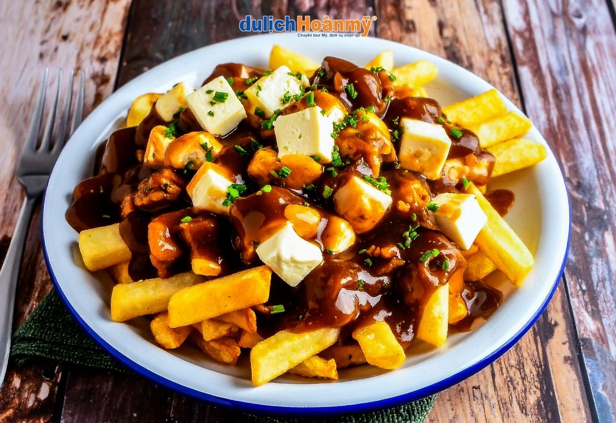 Du lịch Montreal: Kinh nghiệm khám phá thành phố lãng mạn nhất Canada 9 poutine