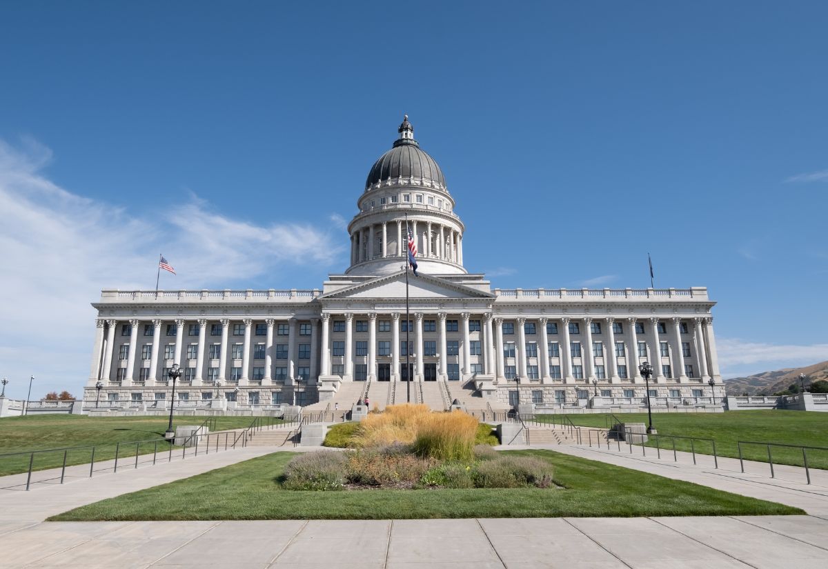 Tòa nhà Quốc hội bang Utah nhìn từ phía trước.