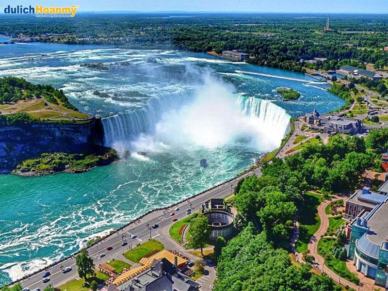Hai bên bờ sông Niagara có đến hai thành phố được đặt cùng một tên là Niagara Falls.