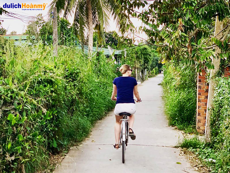 Một cuộc thưởng ngoạn bằng xe đạp sẽ giúp bạn tận hưởng trọn vẹn cảm giác yên bình.