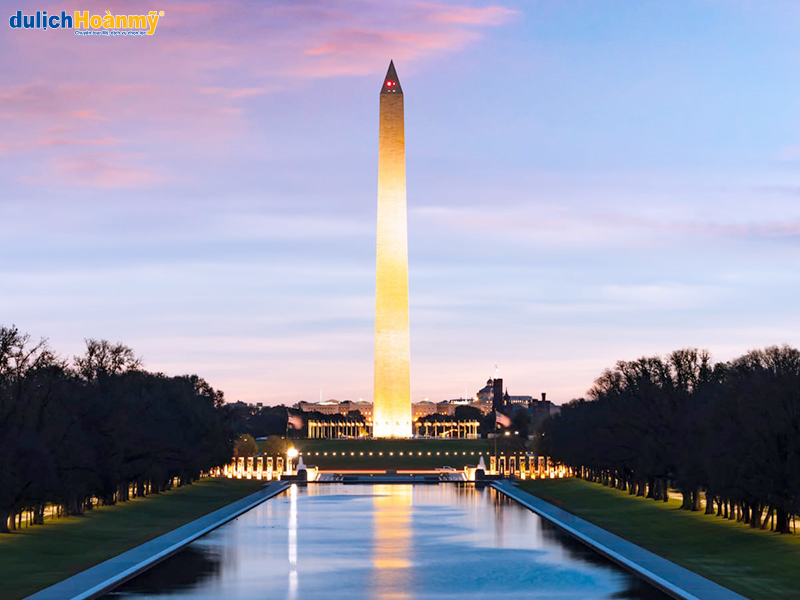 Tượng đài Washington dưới ánh chiều tà.
