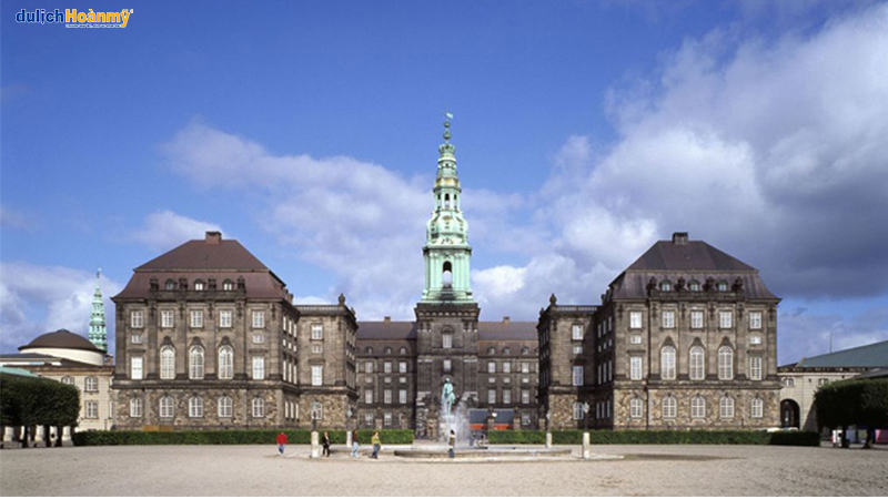 Ghé thăm lâu đài Christianborg tại Đan Mạch
