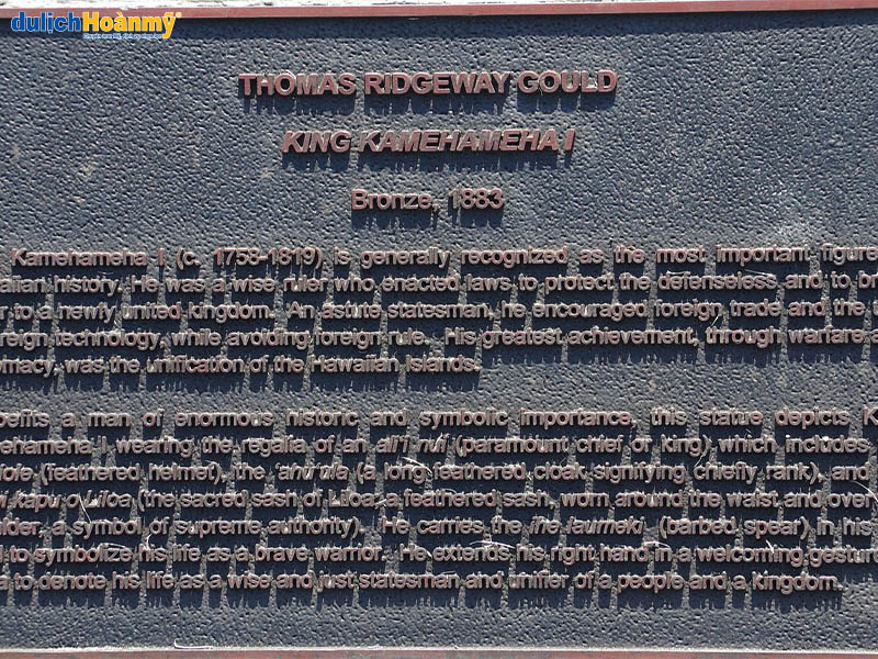 Thông tin về Vua Kamehameha được khắc trên tượng
