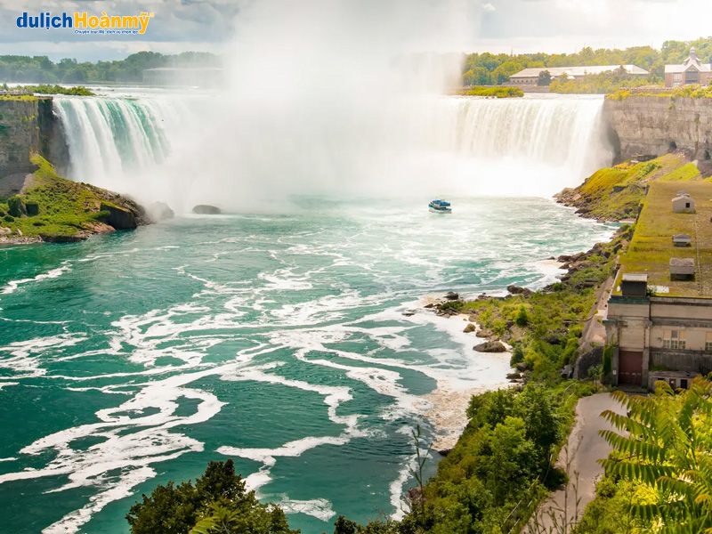 Niagara Falls - Cụm thác tự nhiên nằm giữa bang New York (Mỹ) và tỉnh Ontario (Canada)