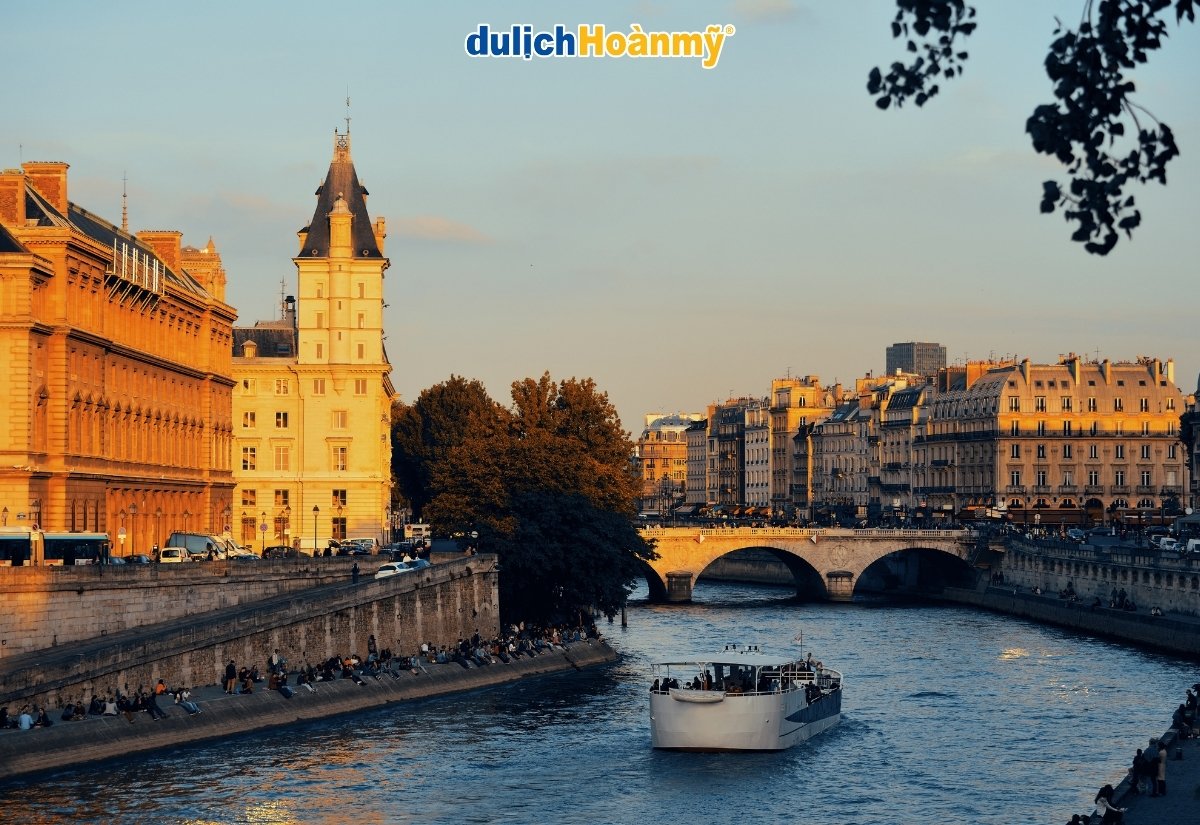 Khám phá Khải Hoàn Môn Paris: Biểu tượng lịch sử nước Pháp 8 sông Seine