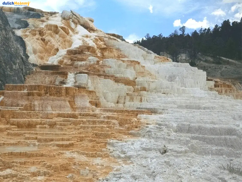 Suối nước nóng Mammoth