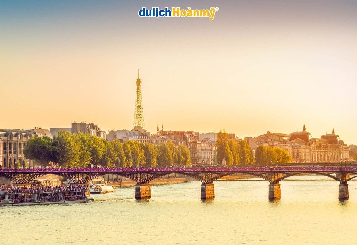 Khám phá sông Seine: Biểu tượng lãng mạn giữa lòng Paris 5 Cầu Pont des Arts