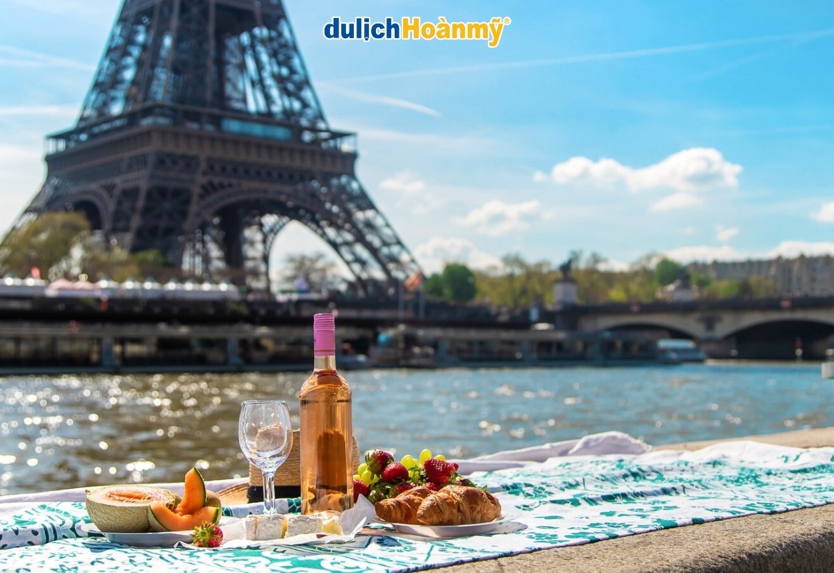 Khám phá sông Seine: Biểu tượng lãng mạn giữa lòng Paris 6 Dã ngoại bên sông Seine