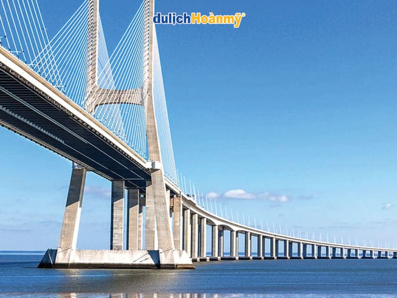 Cầu dây văng Vasco de Gama