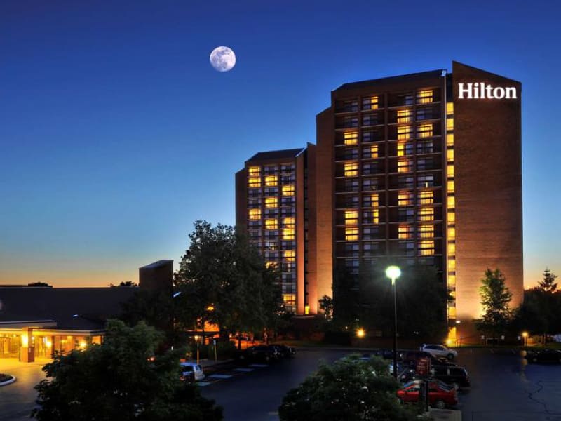 khách-sạn-hilton
