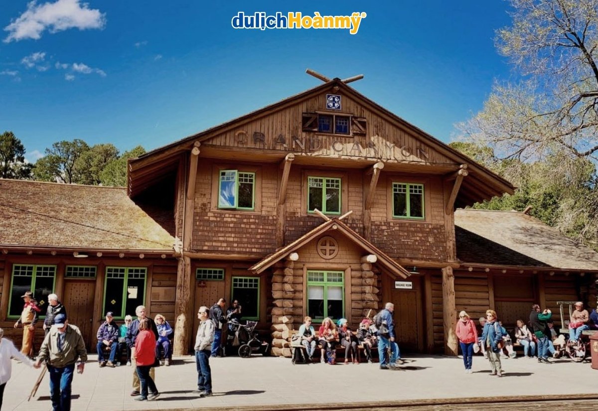 Đại vực Grand Canyon: Kỳ quan thiên nhiên hùng vĩ thế giới 7 Grand Canyon Village