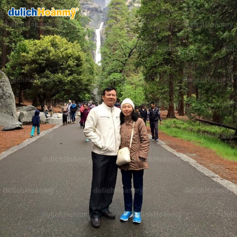 Tour du lịch Mỹ: Trải nghiệm hoàn hảo cùng Du Lịch Hoàn Mỹ 5 Du khách Hoàn Mỹ tại công viên quốc gia Yosemite