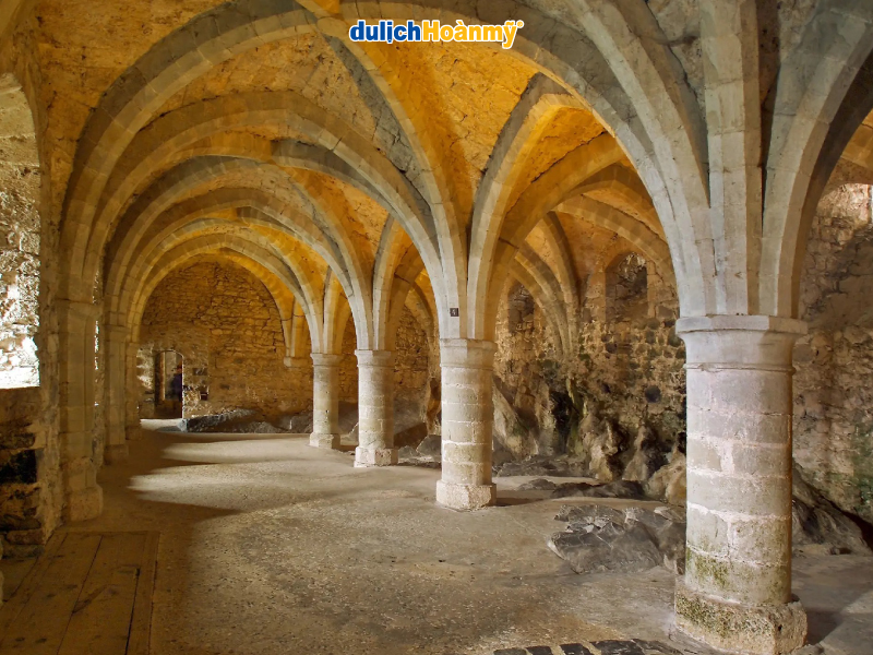 Lâu đài Chillon có thiết kế vòm ấn tượng và cấu trúc độc đáo Lâu đài Chillon có thiết kế vòm ấn tượng và cấu trúc độc đáo