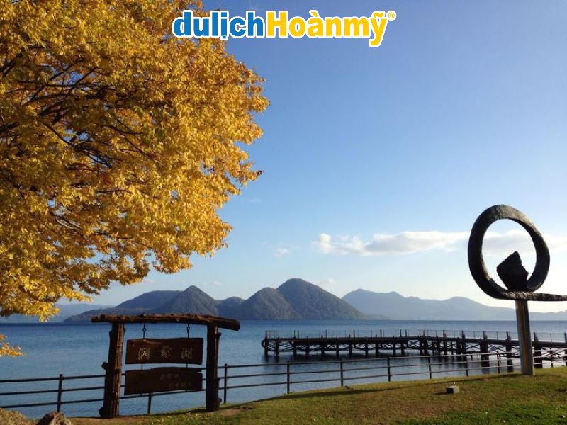 Hành trình mùa thu Hokkaido: Ngắm lá đỏ Furano và khám phá thiên nhiên hùng vĩ 4 Hành trình mùa thu Hokkaido - Hồ Toya - Tuyệt tác thiên nhiên
