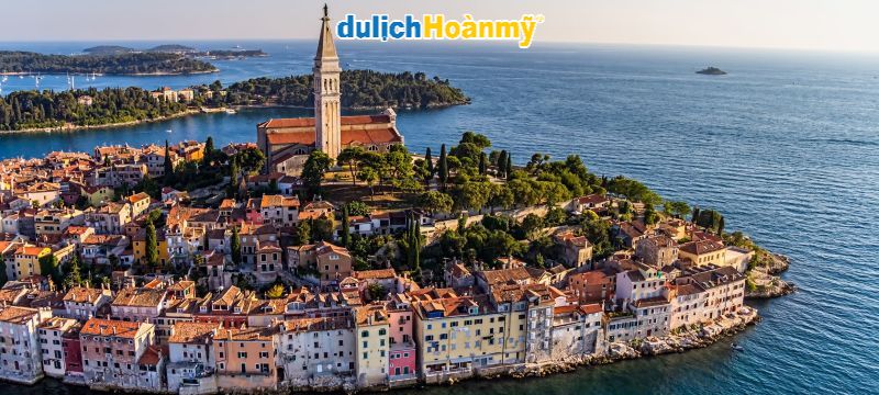 Khám phá Đông Âu – Croatia: Gợi ý điểm đến cho mùa hè 6 Toàn cảnh thị trấn ven biển Rovinj