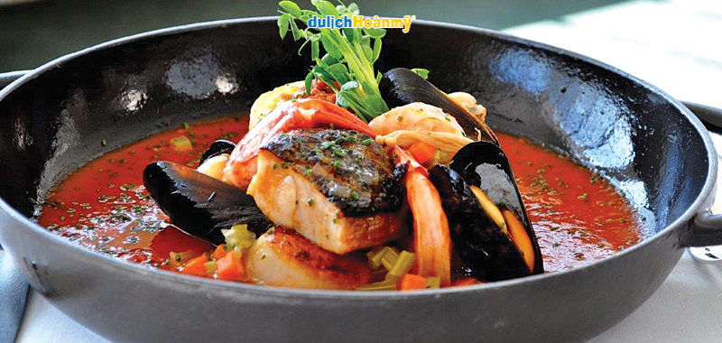 Khám phá tinh hoa ẩm thực Pháp: Hành trình bùng nổ vị giác 7 Bouillabaisse