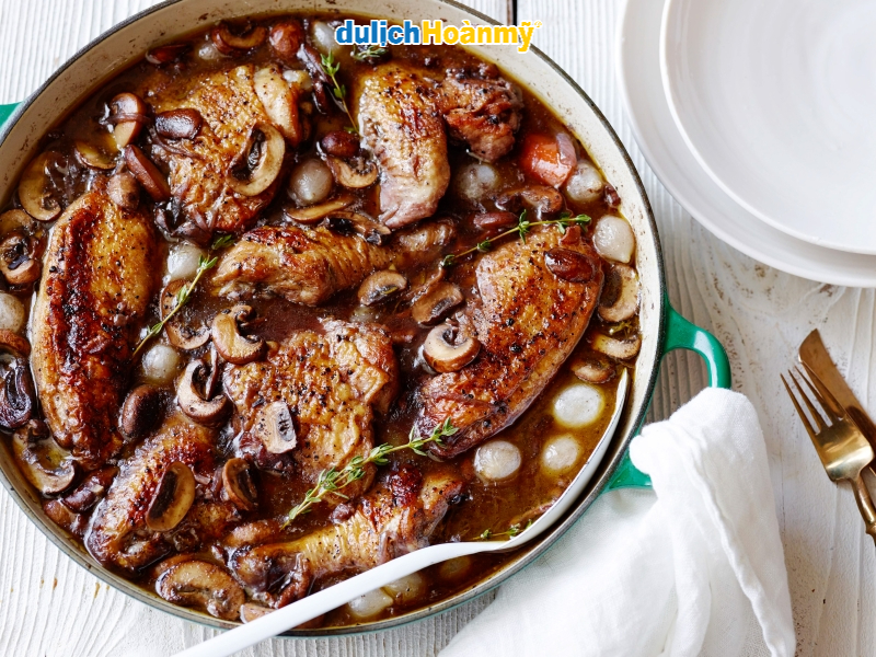 Khám phá tinh hoa ẩm thực Pháp: Hành trình bùng nổ vị giác 8 Coq au Vin