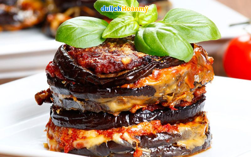 Khám phá ẩm thực Ý: Những món ăn nổi tiếng và văn hóa ẩm thực đặc sắc 13 Melanzane alla Parmigiana là món ăn truyền thống của miền Nam Ý
