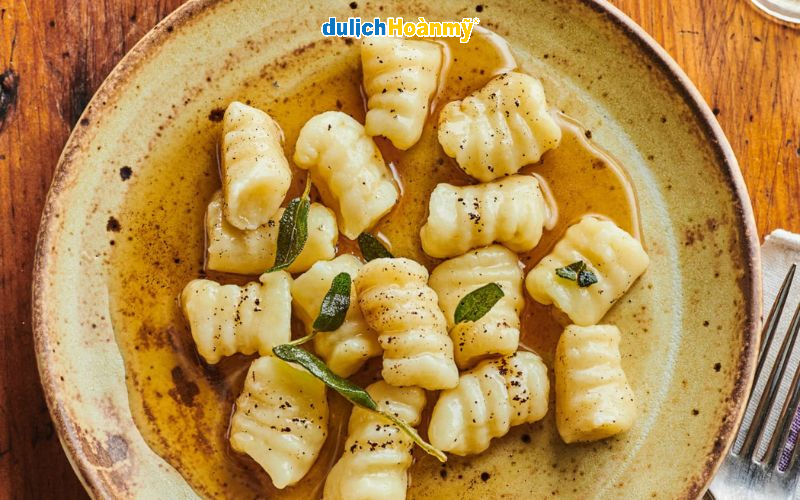 Khám phá ẩm thực Ý: Những món ăn nổi tiếng và văn hóa ẩm thực đặc sắc 18 Gnocchi có nguồn gốc từ miền Bắc Ý