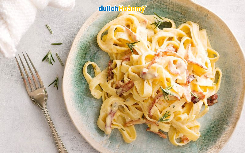 Khám phá ẩm thực Ý: Những món ăn nổi tiếng và văn hóa ẩm thực đặc sắc 21 Fettuccine có nguồn gốc từ vùng Lazio và Rome