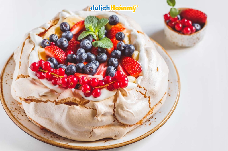 Kinh nghiệm du lịch Úc chi tiết từ A đến Z 20 Món tráng miệng nổi tiếng ở Úc là Pavlova