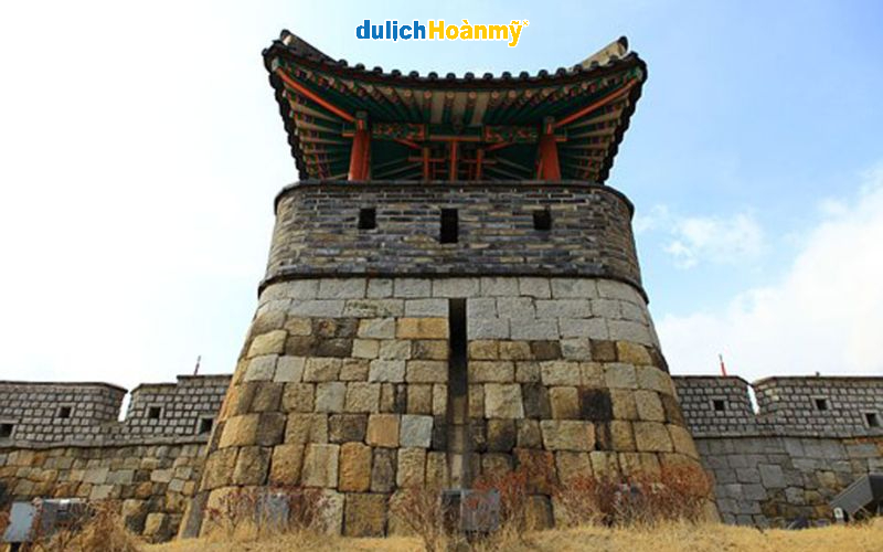 Mùa thu Hàn Quốc tháng mấy? Top 3 địa điểm không thể bỏ qua 7 Pháo đài Suwon Hwaseong là một di sản thế giới của UNESCO