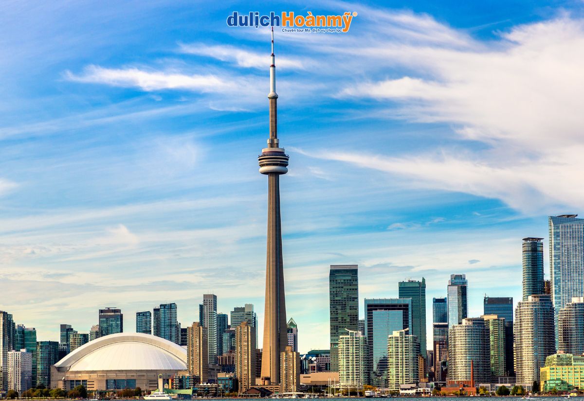Top 11 địa điểm du lịch Canada đáng trải nghiệm cho du khách Việt 2 CN Tower