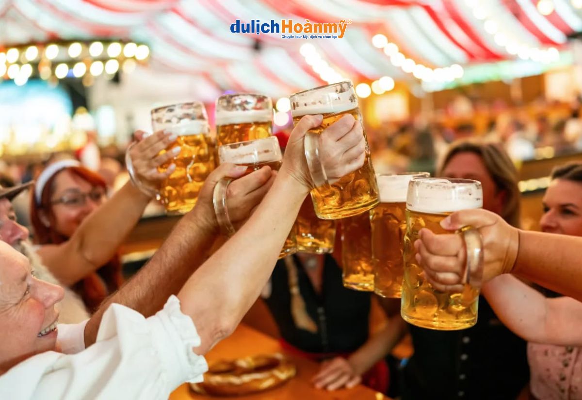 Lễ hội bia Oktoberfest: Thời gian diễn ra & các trải nghiệm độc đáo 5 Lều truyền thống Bavaria