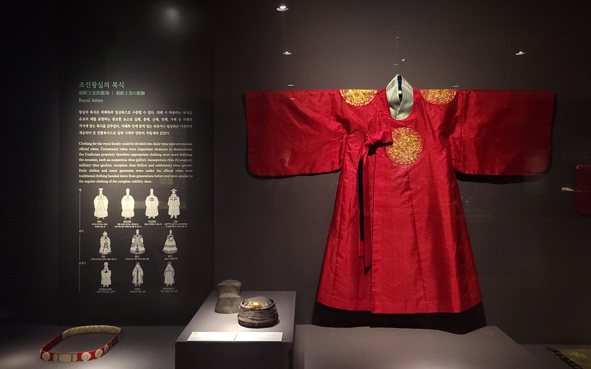 Cung điện Gyeongbokgung: Khám phá hoàng cung đẹp nhất Hàn Quốc 12 Khám phá các hiện vật quý giá bên trong cung điện