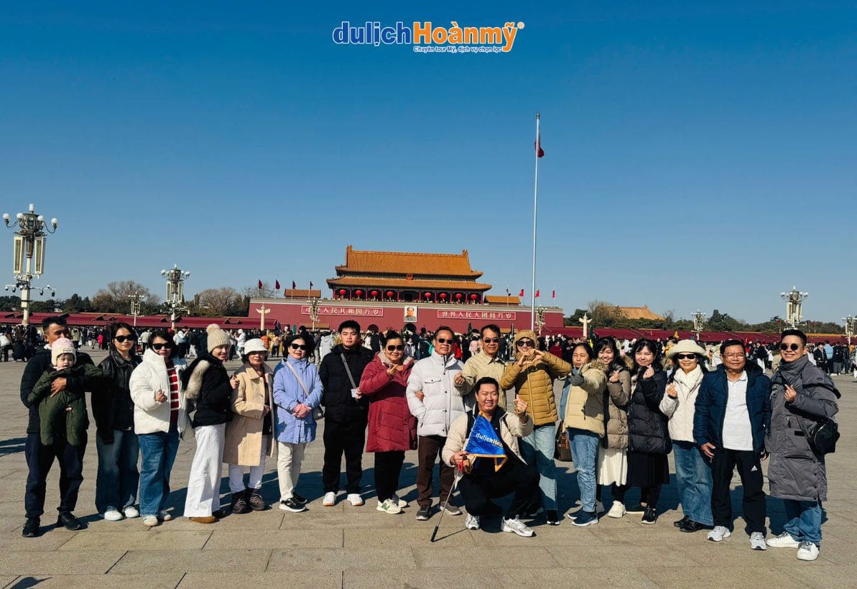 Tử Cấm Thành Trung Quốc: Khám phá Cố Cung Bắc Kinh hơn 600 năm tuổi 12 Khách hàng Hoàn Mỹ tại cổng Thiên An Môn
