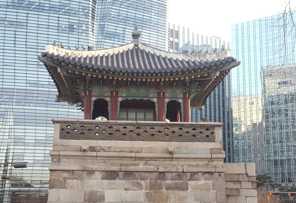 Cung điện Gyeongbokgung: Khám phá hoàng cung đẹp nhất Hàn Quốc 9 Tháp canh Dongsibjagak