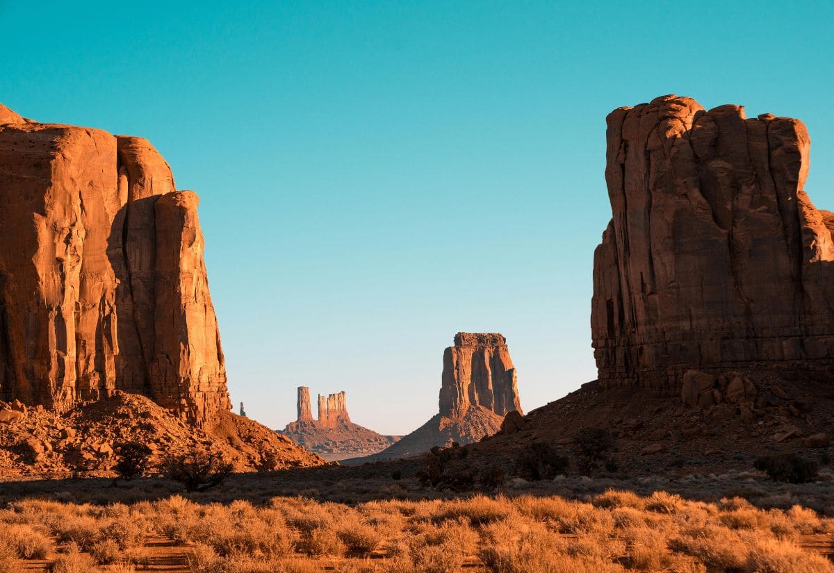 Top 30+ Địa điểm du lịch nổi tiếng ở Mỹ không thể bỏ lỡ khi đi du lịch 14 Thung lũng Monument Valley