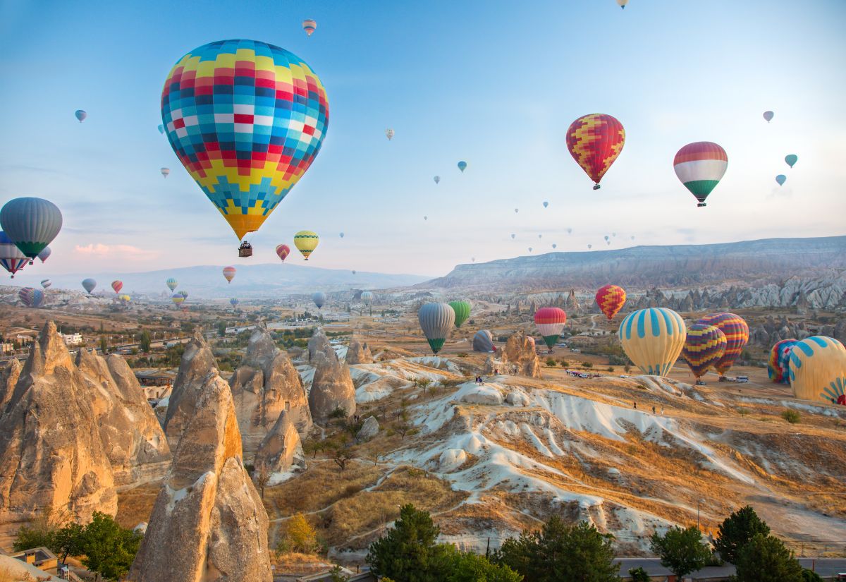 Cappadocia nổi tiếng với khinh khí cầu rực rỡ. 