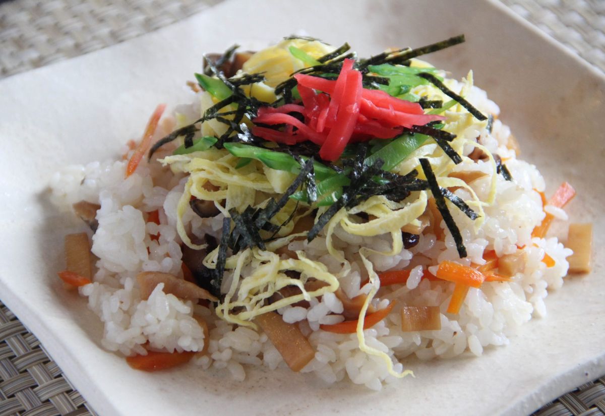 Okayama Nhật Bản - Cẩm nang du lịch và điểm đến nổi bật 14 Barazushi là món cơm sushi trộn phổ biến ở Okayama
