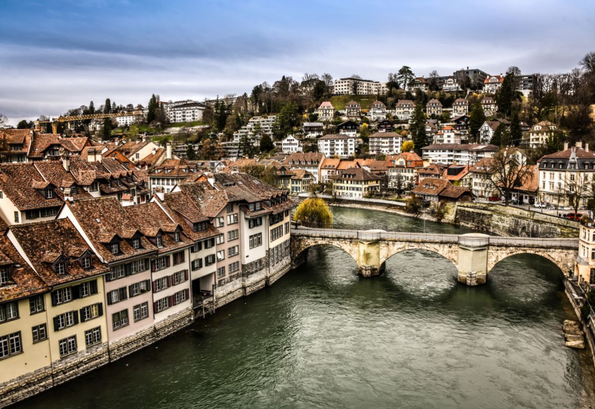 Du lịch Bern - Cẩm nang khám phá thủ đô cổ kính của Thụy Sĩ 7 Cầu Nydeggbrücke