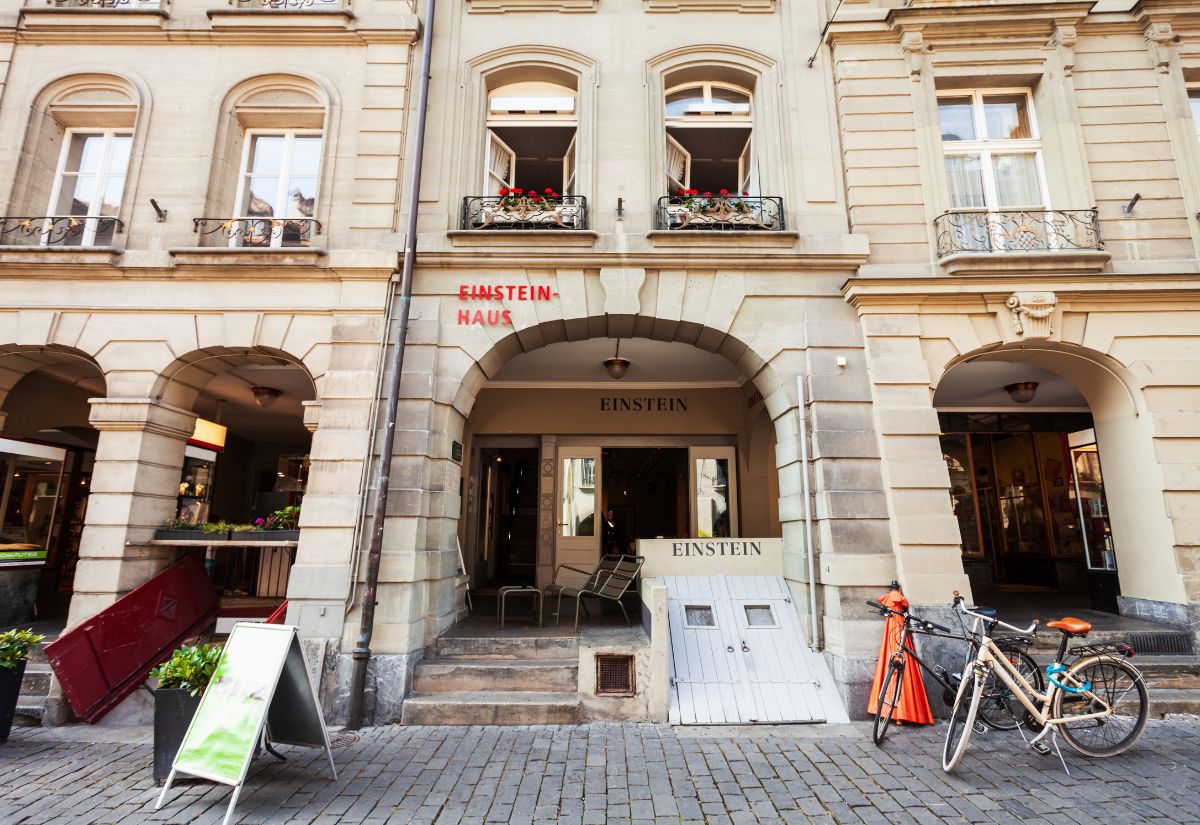 Du lịch Bern - Cẩm nang khám phá thủ đô cổ kính của Thụy Sĩ 8 Nhà Einstein