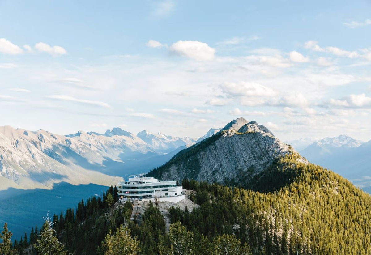Vườn quốc gia Banff: Kinh nghiệm du lịch và điểm tham quan nổi tiếng 5 Toàn cảnh thị trấn Banff và Bow Valley nhìn từ Sulphur Mountain.